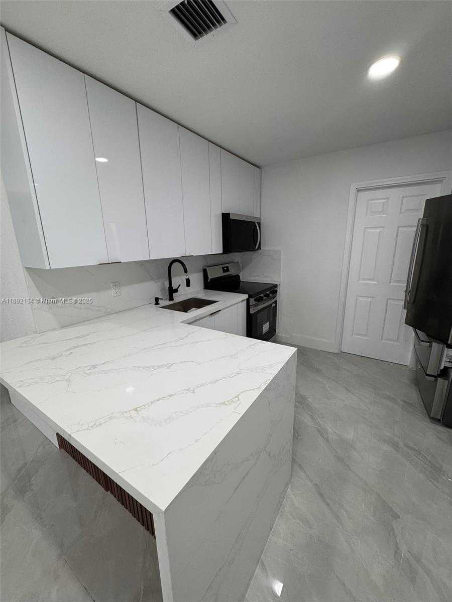Small Image of 13720 NORTH WEST 4TH CT, North Miami Number 20
