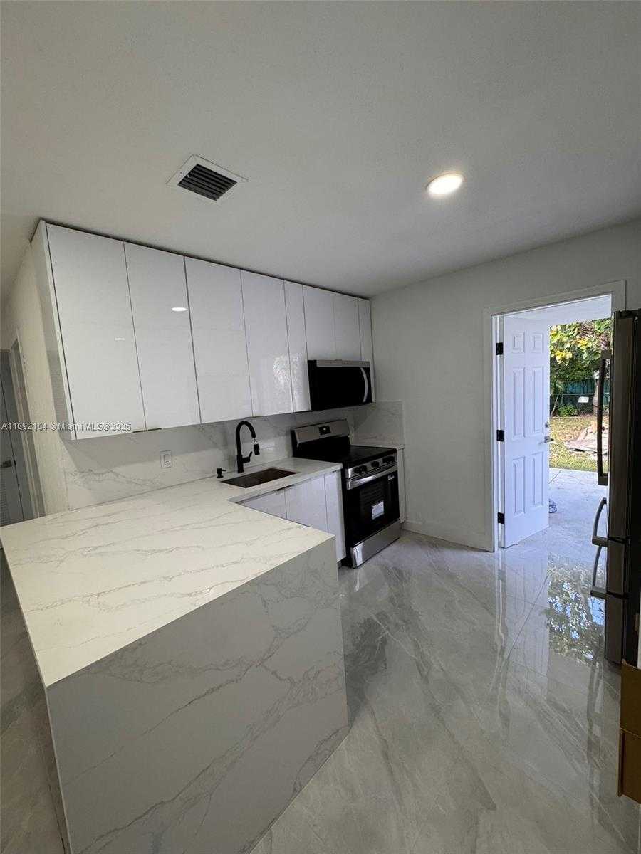 Small Image of 13720 NORTH WEST 4TH CT, North Miami Number 21