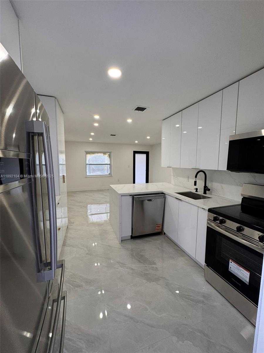 Small Image of 13720 NORTH WEST 4TH CT, North Miami Number 22