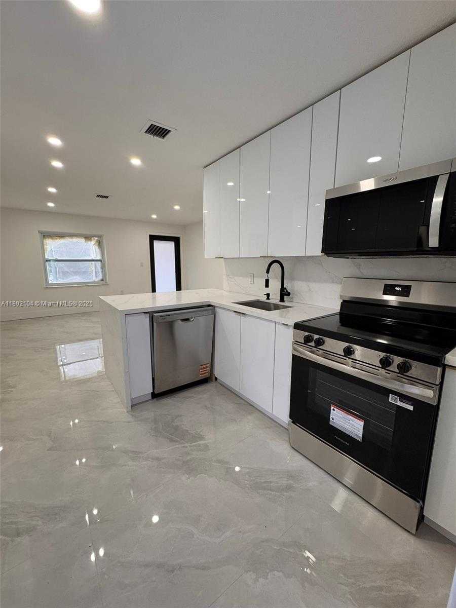 Small Image of 13720 NORTH WEST 4TH CT, North Miami Number 23