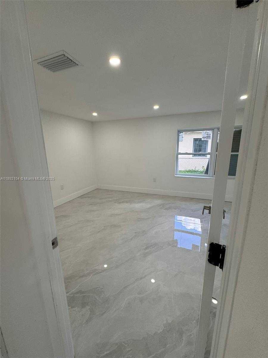 Small Image of 13720 NORTH WEST 4TH CT, North Miami Number 39