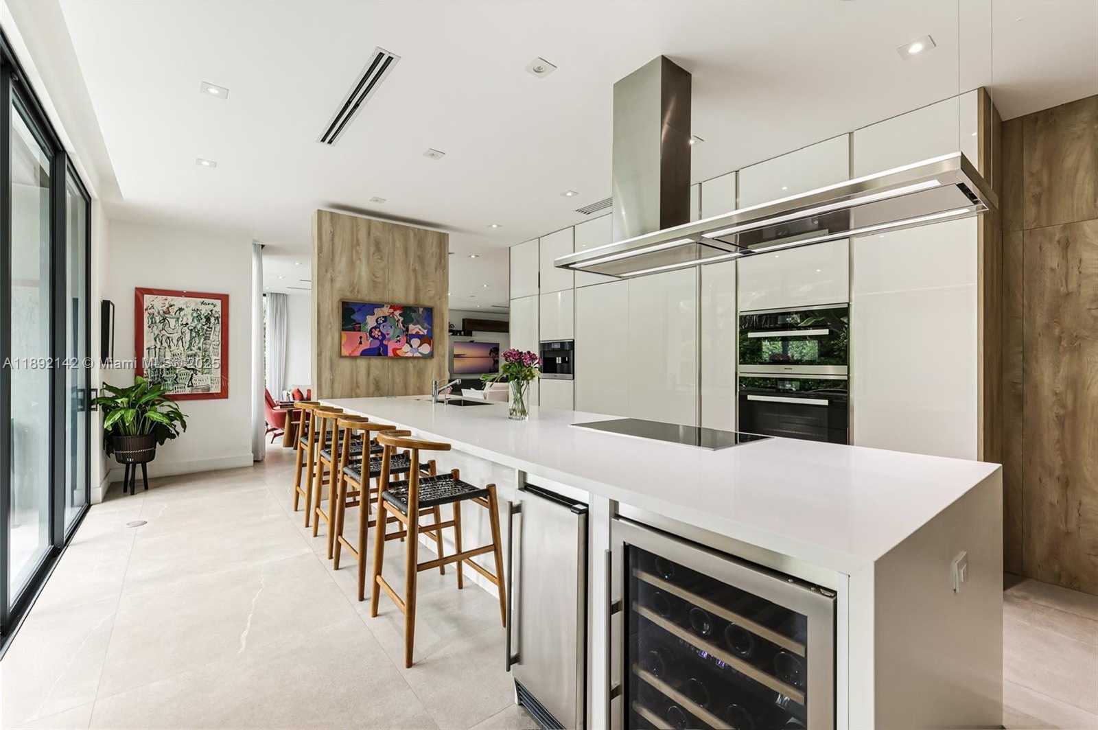 Small Image of 445 RIDGEWOOD RD, Key Biscayne Number 14