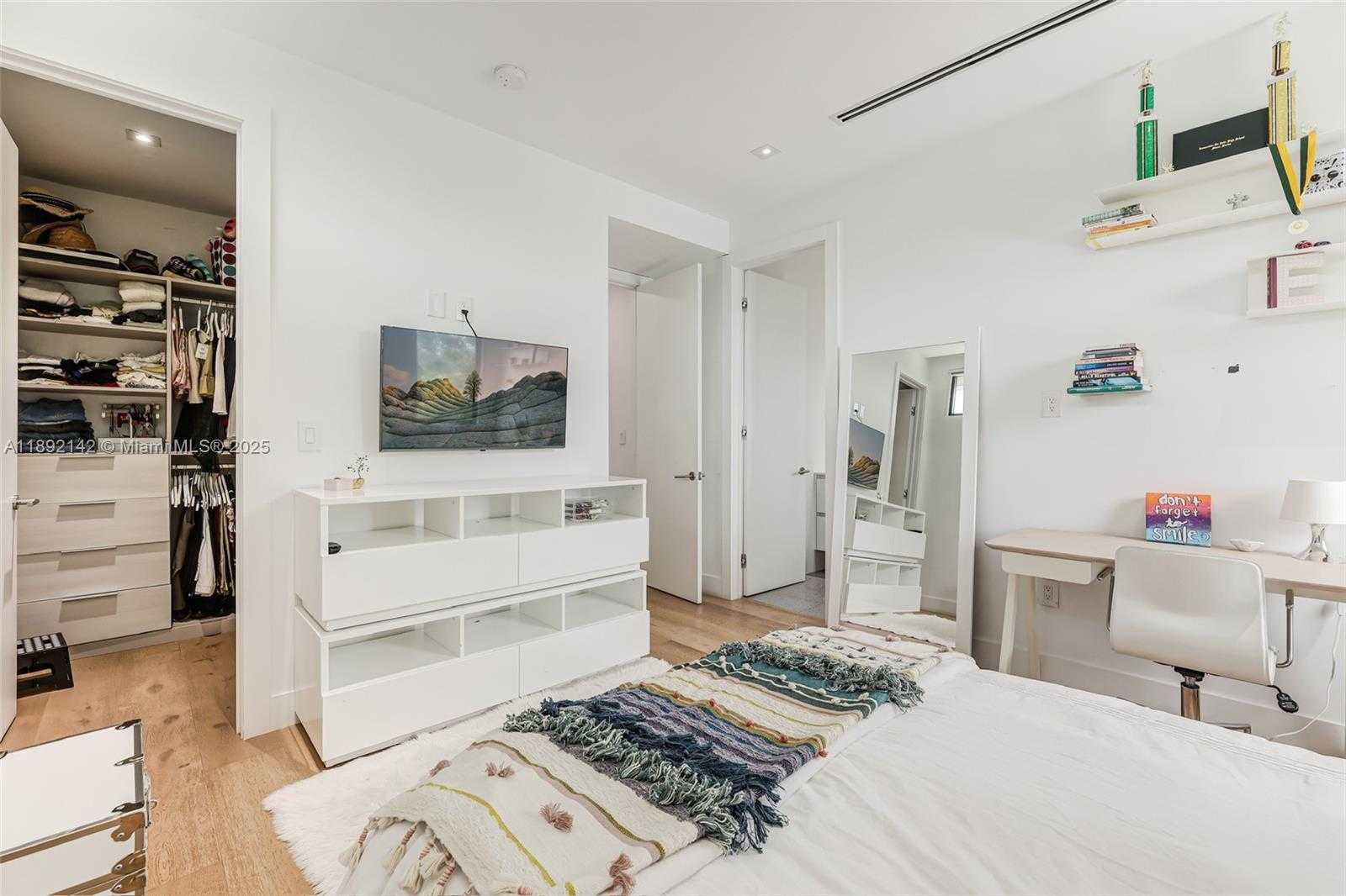 Small Image of 445 RIDGEWOOD RD, Key Biscayne Number 22