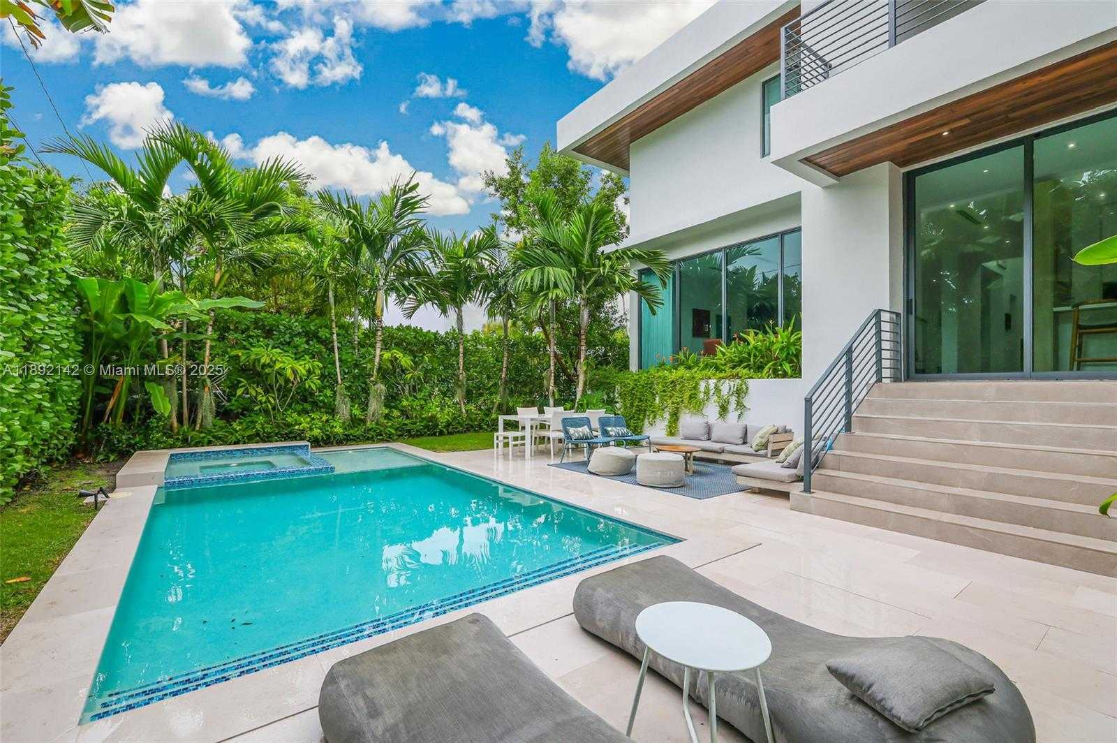 Small Image of 445 RIDGEWOOD RD, Key Biscayne Number 30