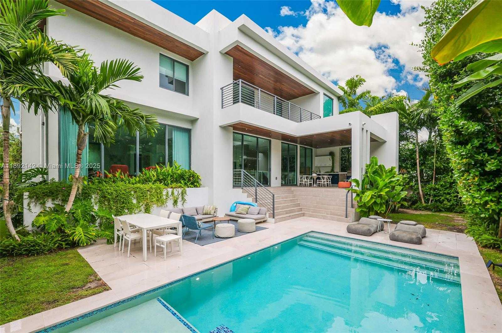 Small Image of 445 RIDGEWOOD RD, Key Biscayne Number 32