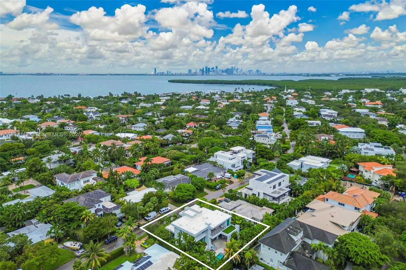 Small Image of 445 RIDGEWOOD RD, Key Biscayne Number 35