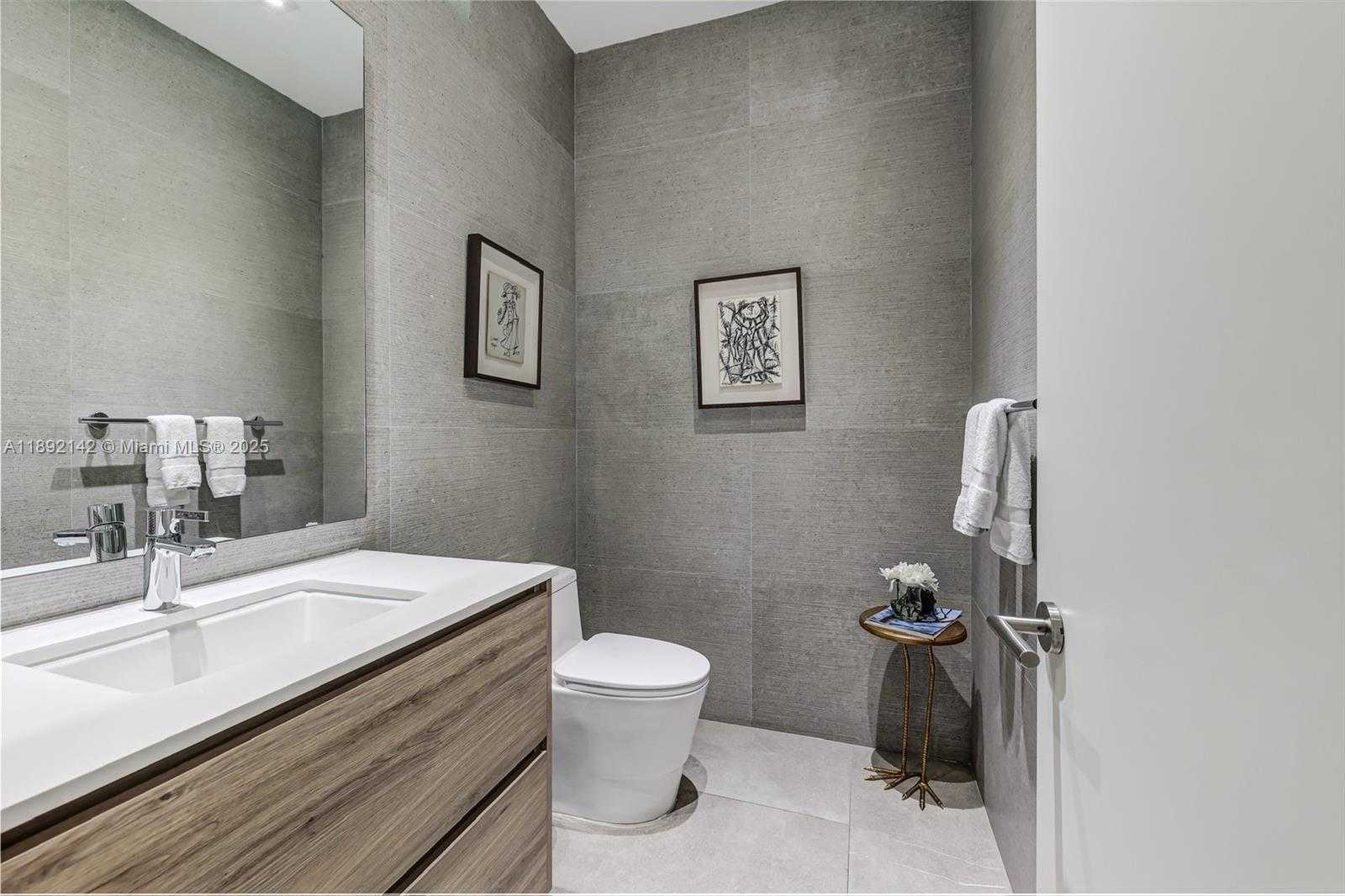 Small Image of 445 RIDGEWOOD RD, Key Biscayne Number 4