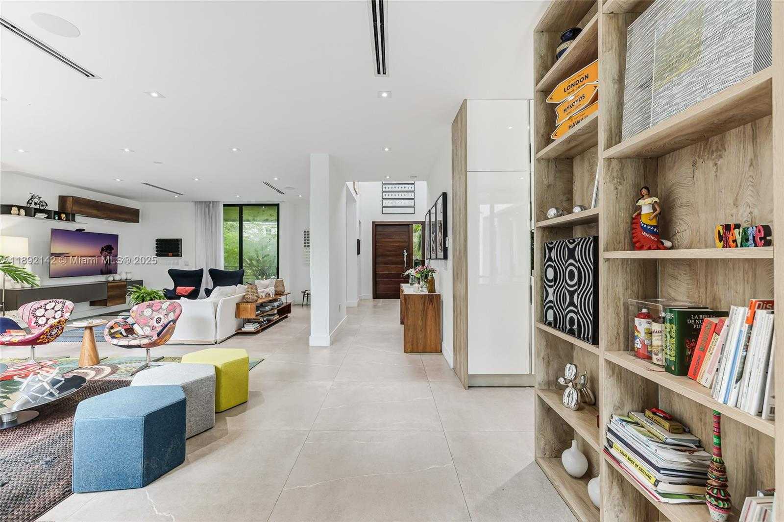 Small Image of 445 RIDGEWOOD RD, Key Biscayne Number 9