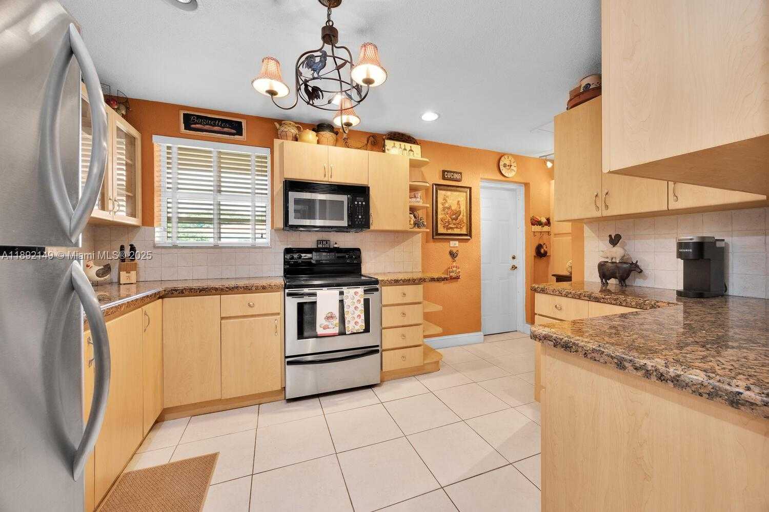 Small Image of 825 EL RADO ST, Coral Gables Number 14