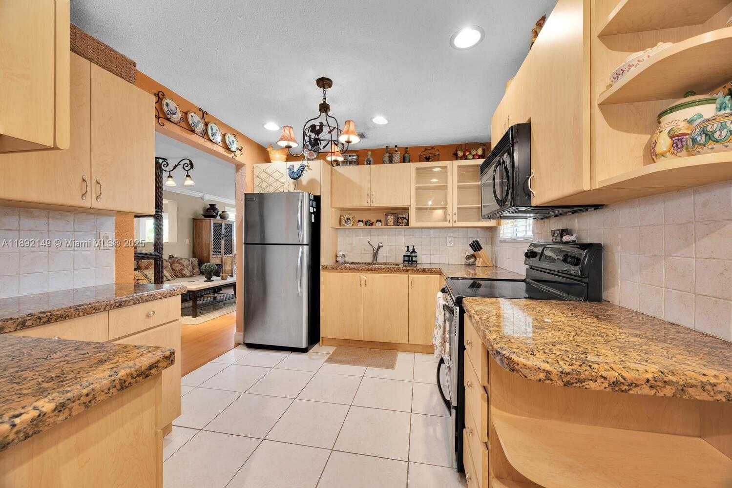 Small Image of 825 EL RADO ST, Coral Gables Number 15