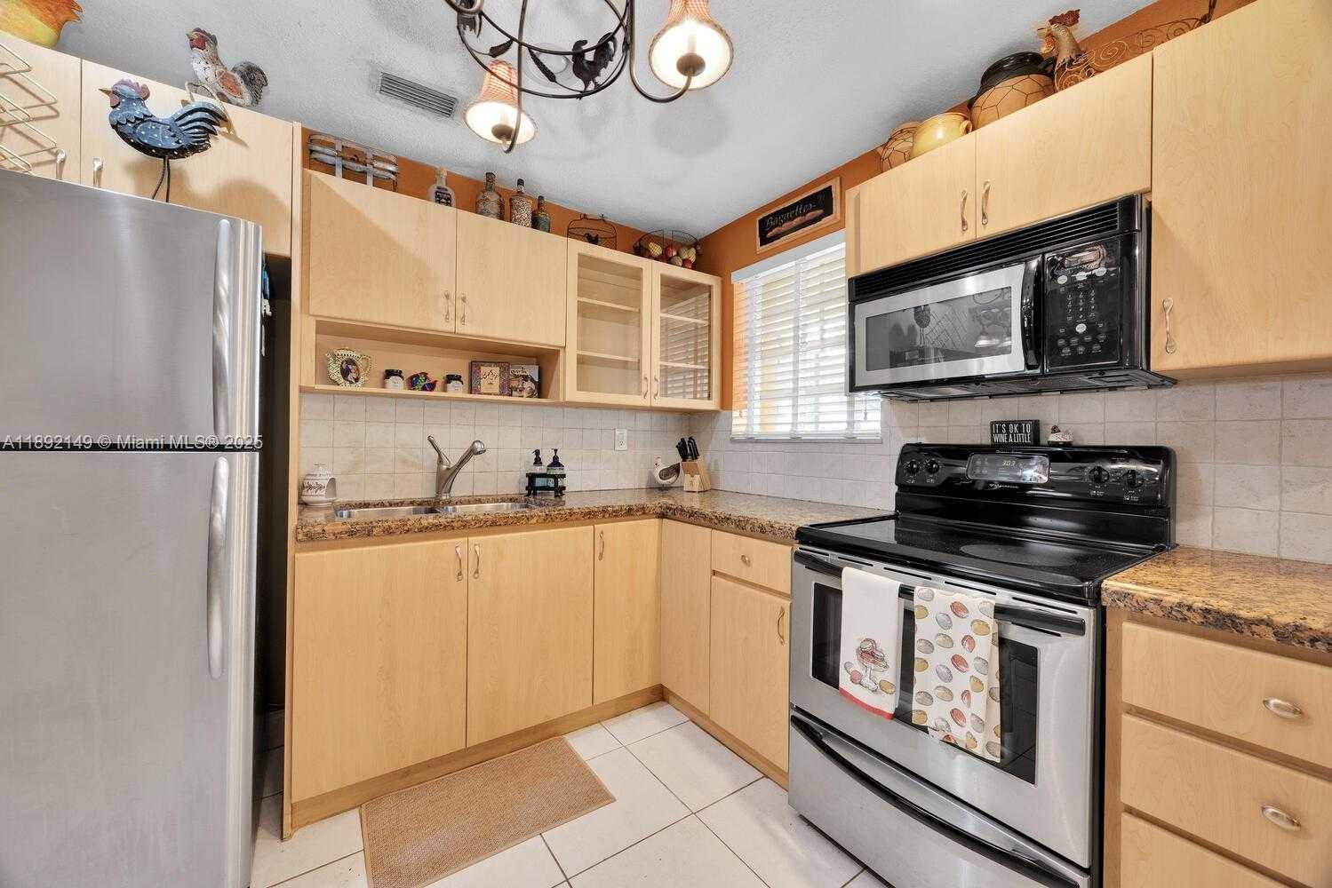 Small Image of 825 EL RADO ST, Coral Gables Number 16