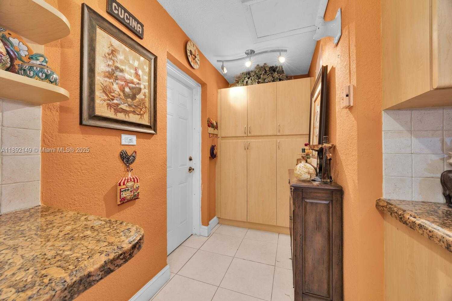 Small Image of 825 EL RADO ST, Coral Gables Number 17