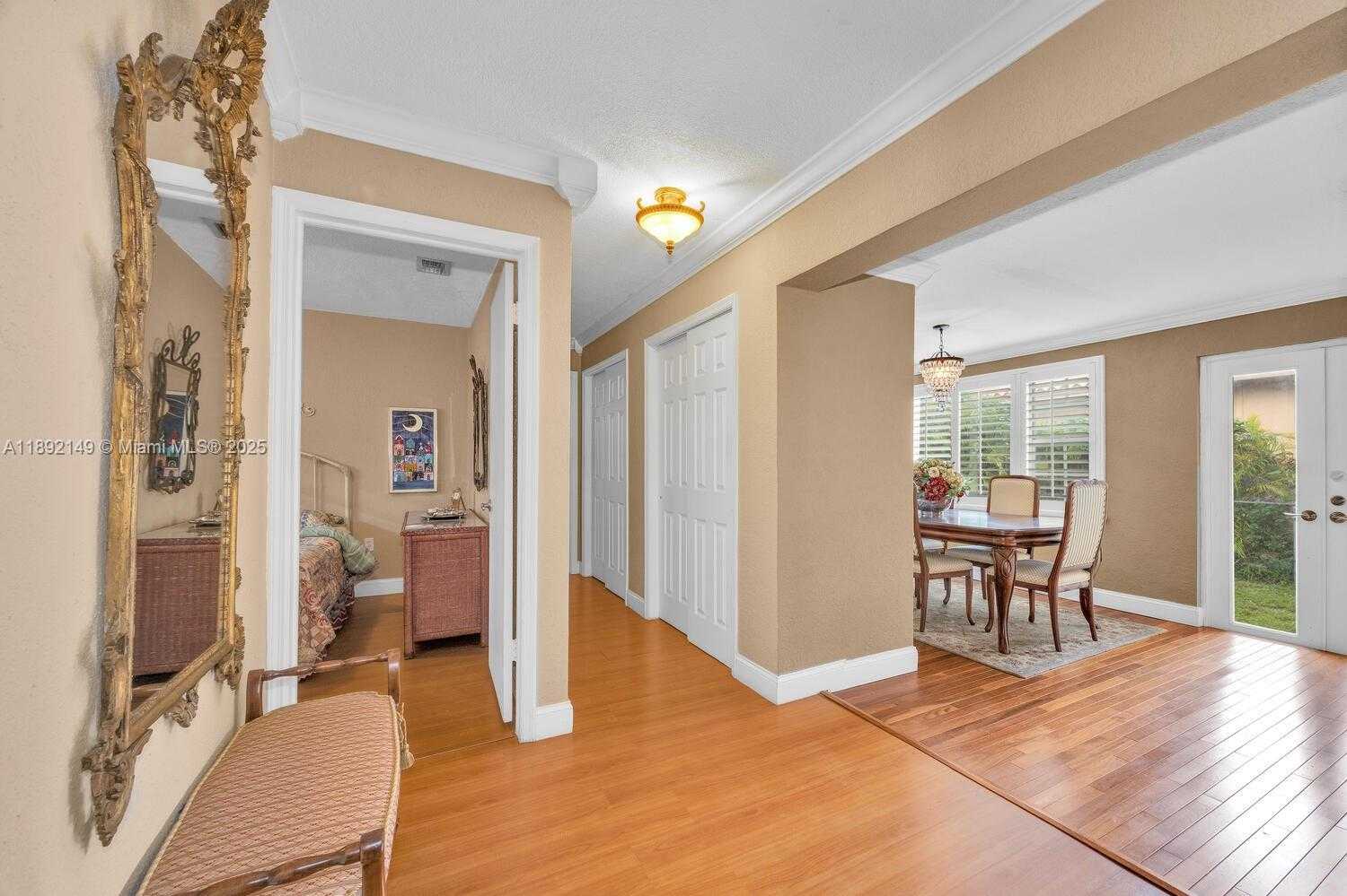 Small Image of 825 EL RADO ST, Coral Gables Number 18