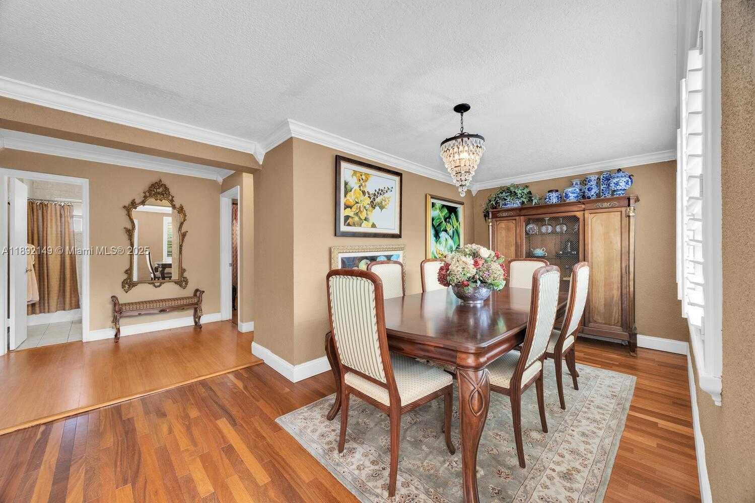 Small Image of 825 EL RADO ST, Coral Gables Number 21