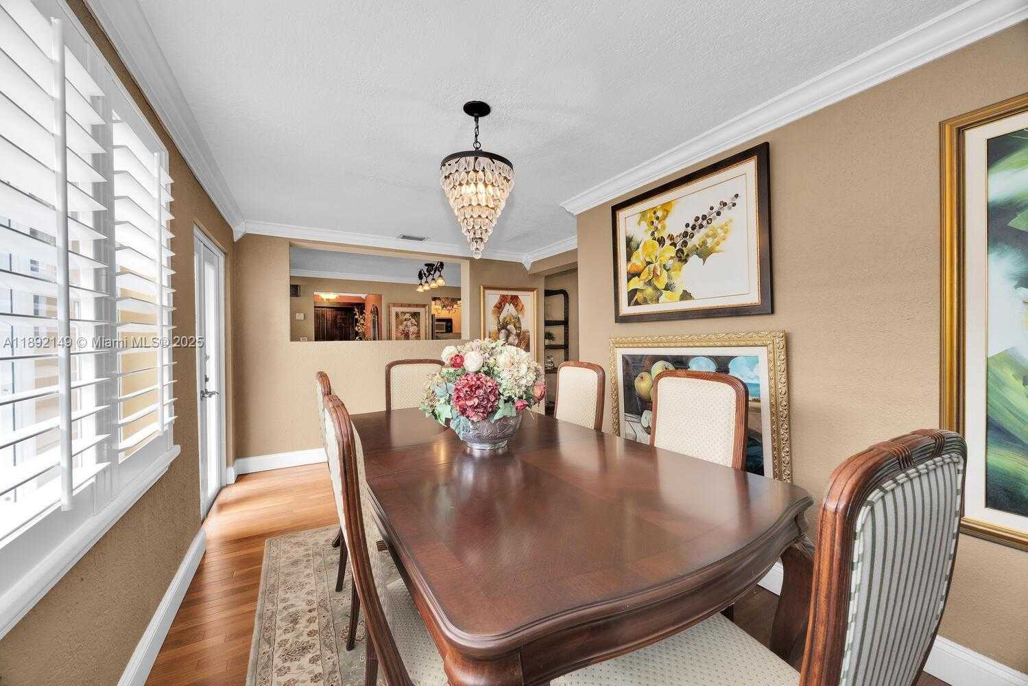 Small Image of 825 EL RADO ST, Coral Gables Number 22