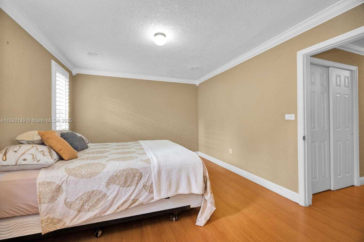 Small Image of 825 EL RADO ST, Coral Gables Number 25