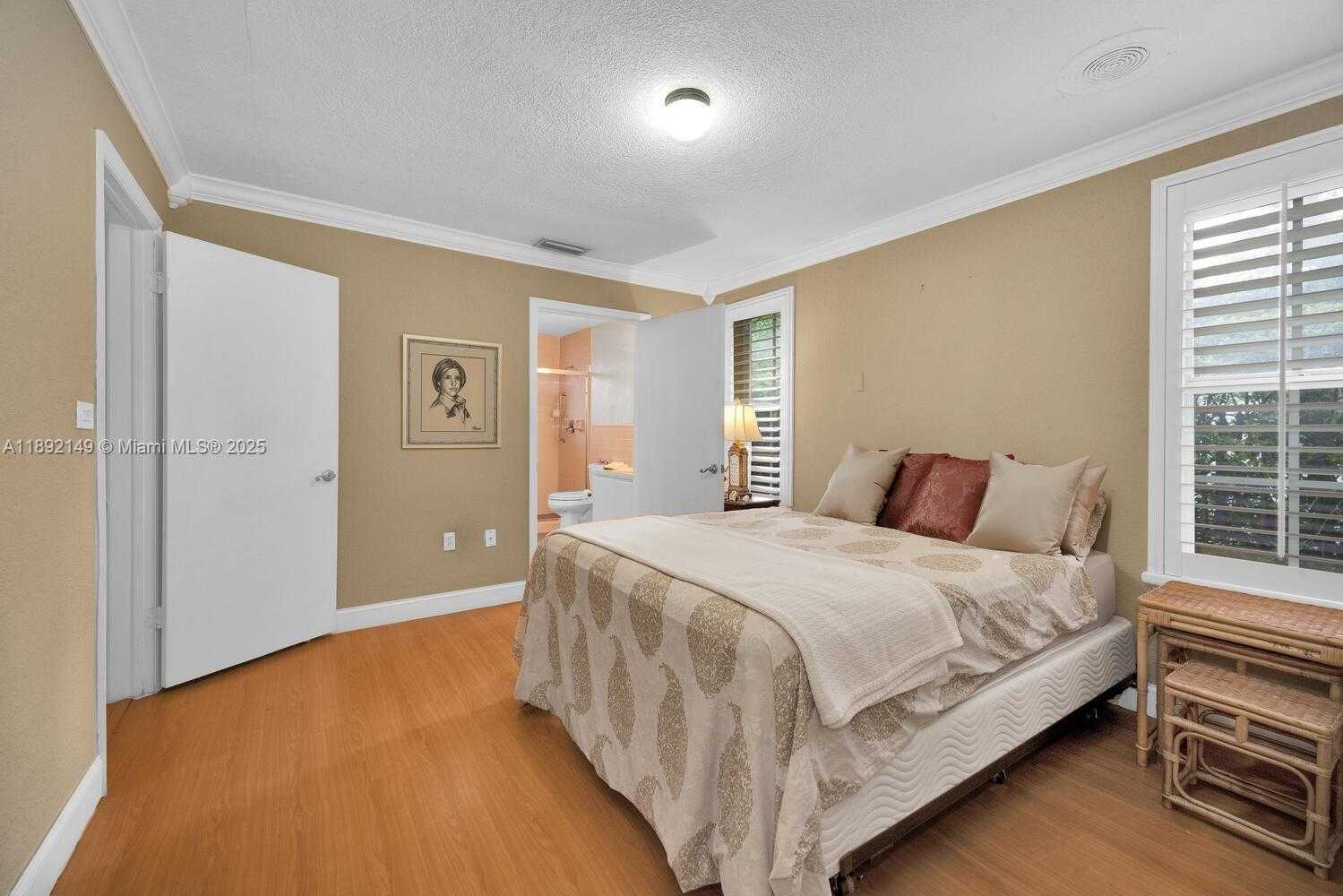 Small Image of 825 EL RADO ST, Coral Gables Number 26