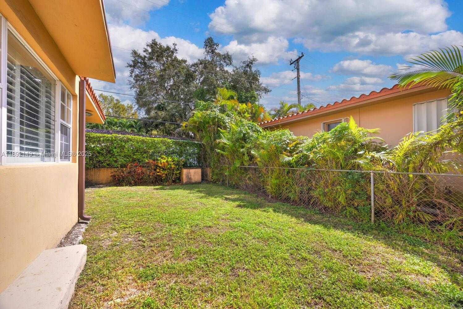 Small Image of 825 EL RADO ST, Coral Gables Number 33