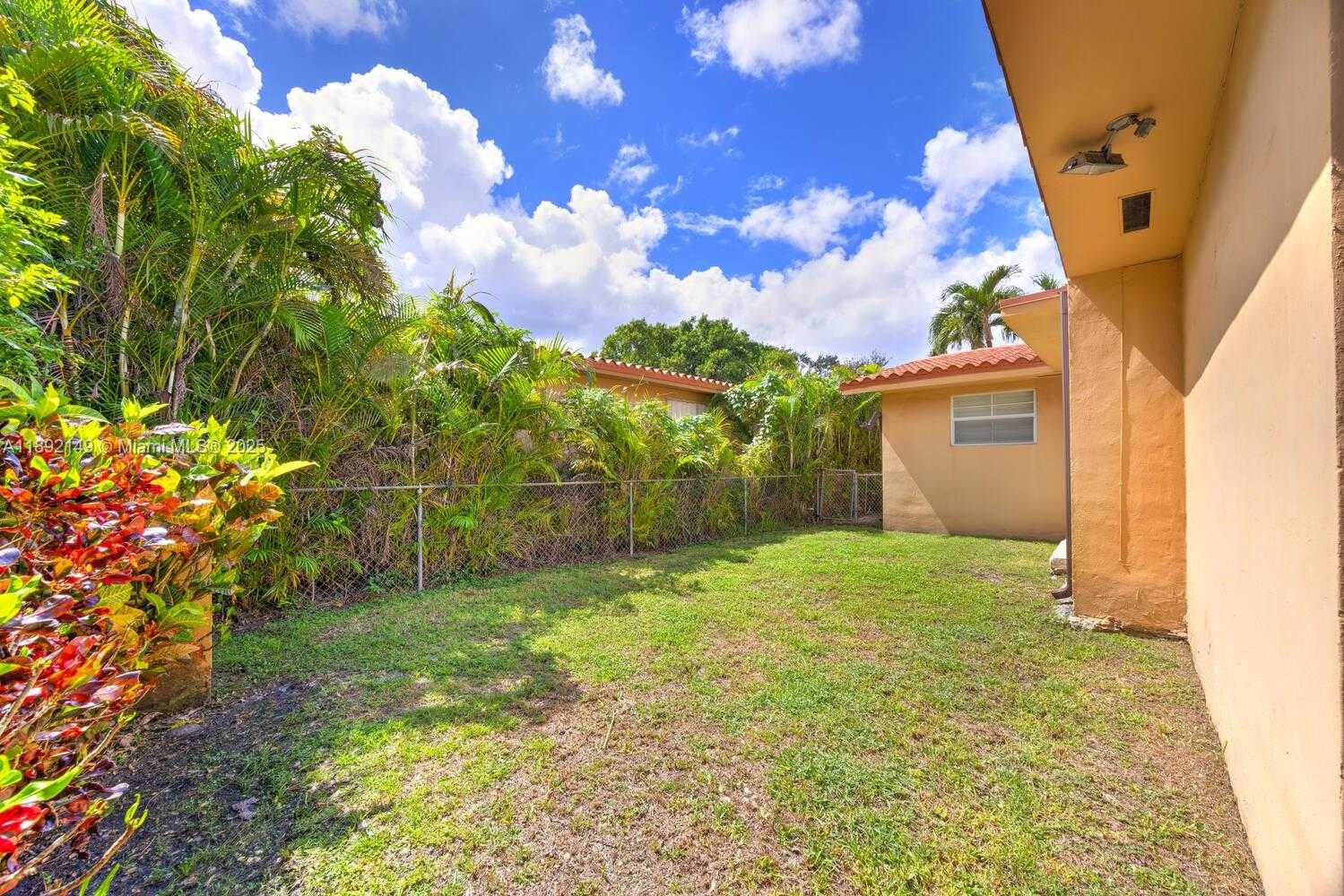 Small Image of 825 EL RADO ST, Coral Gables Number 34