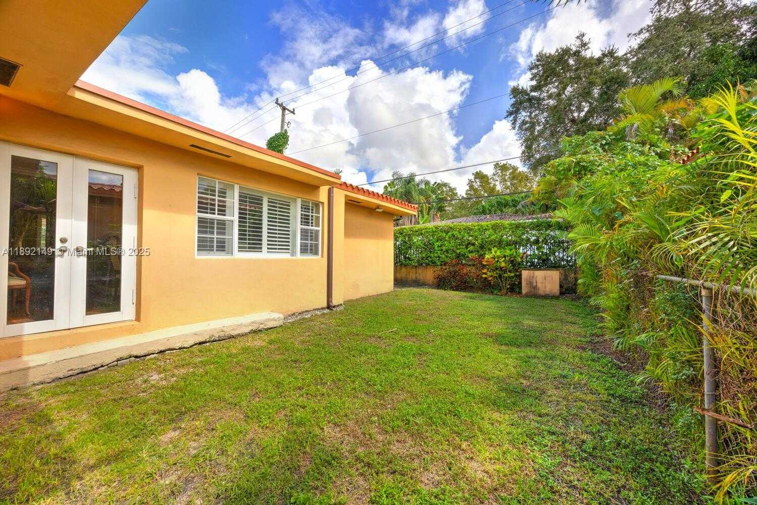 Small Image of 825 EL RADO ST, Coral Gables Number 35