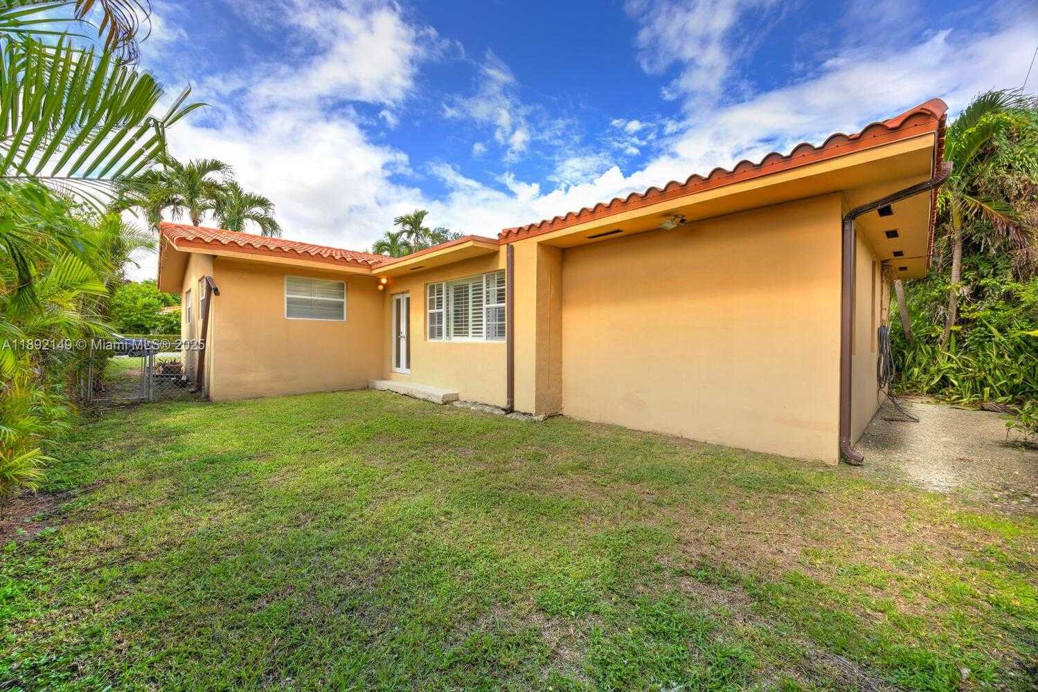 Small Image of 825 EL RADO ST, Coral Gables Number 36