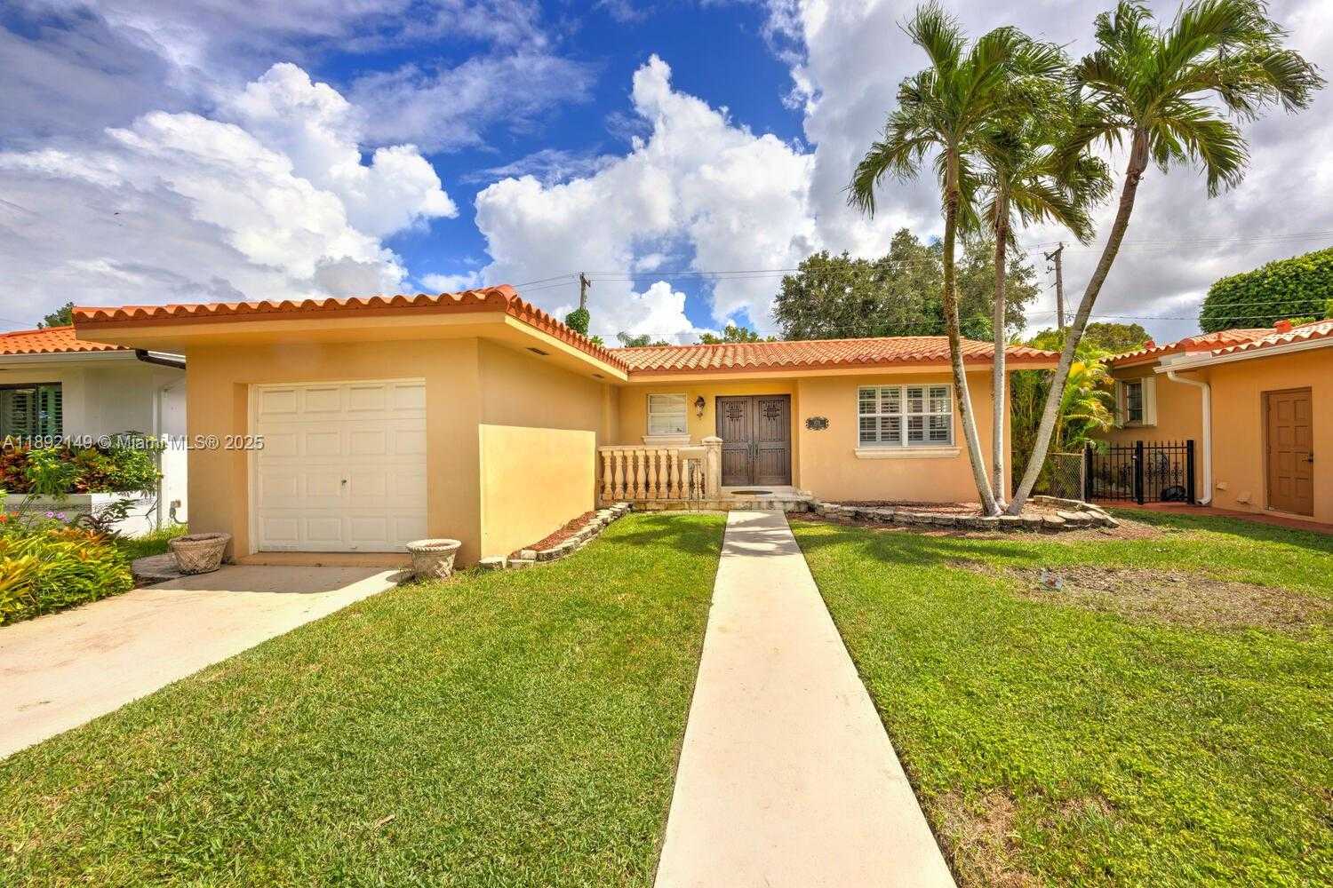 Small Image of 825 EL RADO ST, Coral Gables Number 37