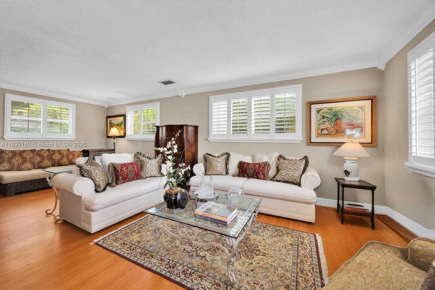 Small Image of 825 EL RADO ST, Coral Gables Number 4