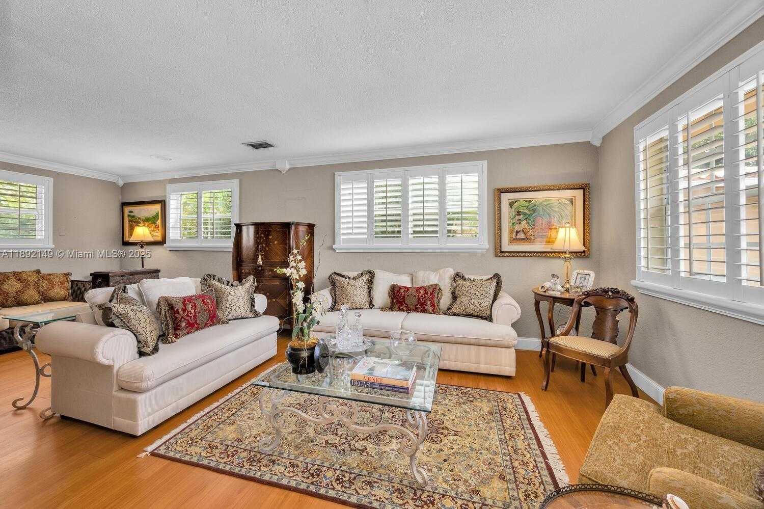 Small Image of 825 EL RADO ST, Coral Gables Number 5