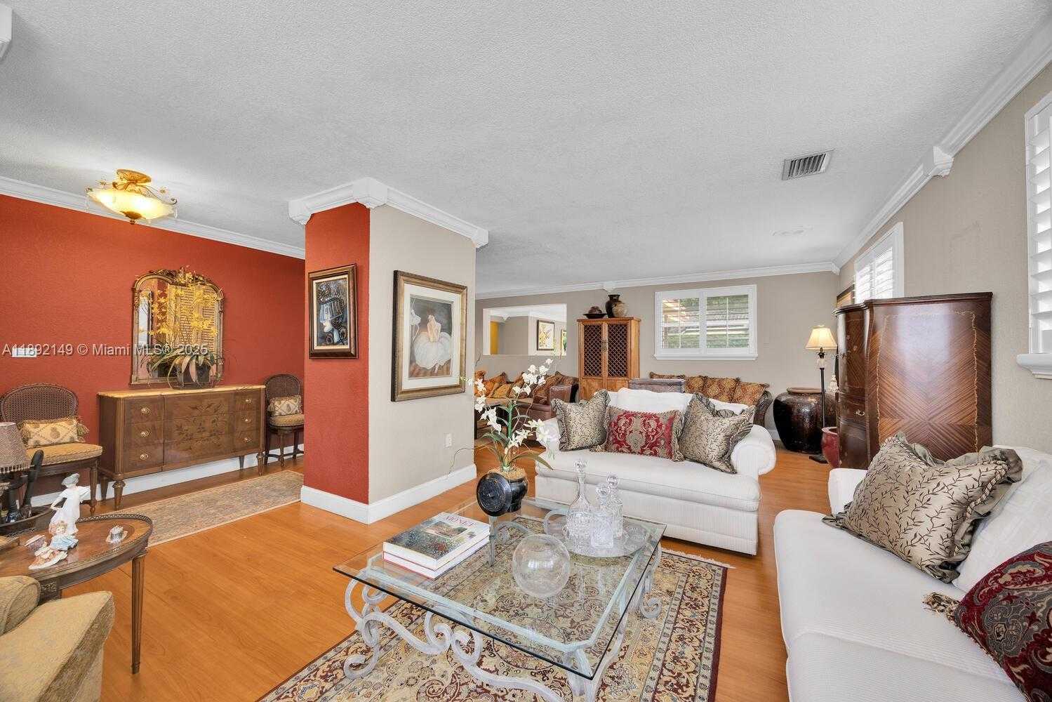 Small Image of 825 EL RADO ST, Coral Gables Number 6
