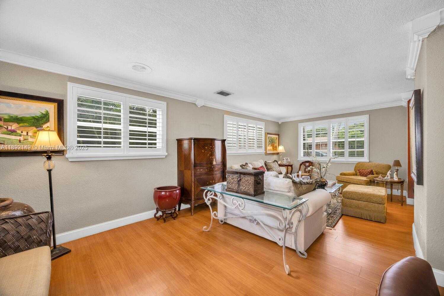 Small Image of 825 EL RADO ST, Coral Gables Number 7