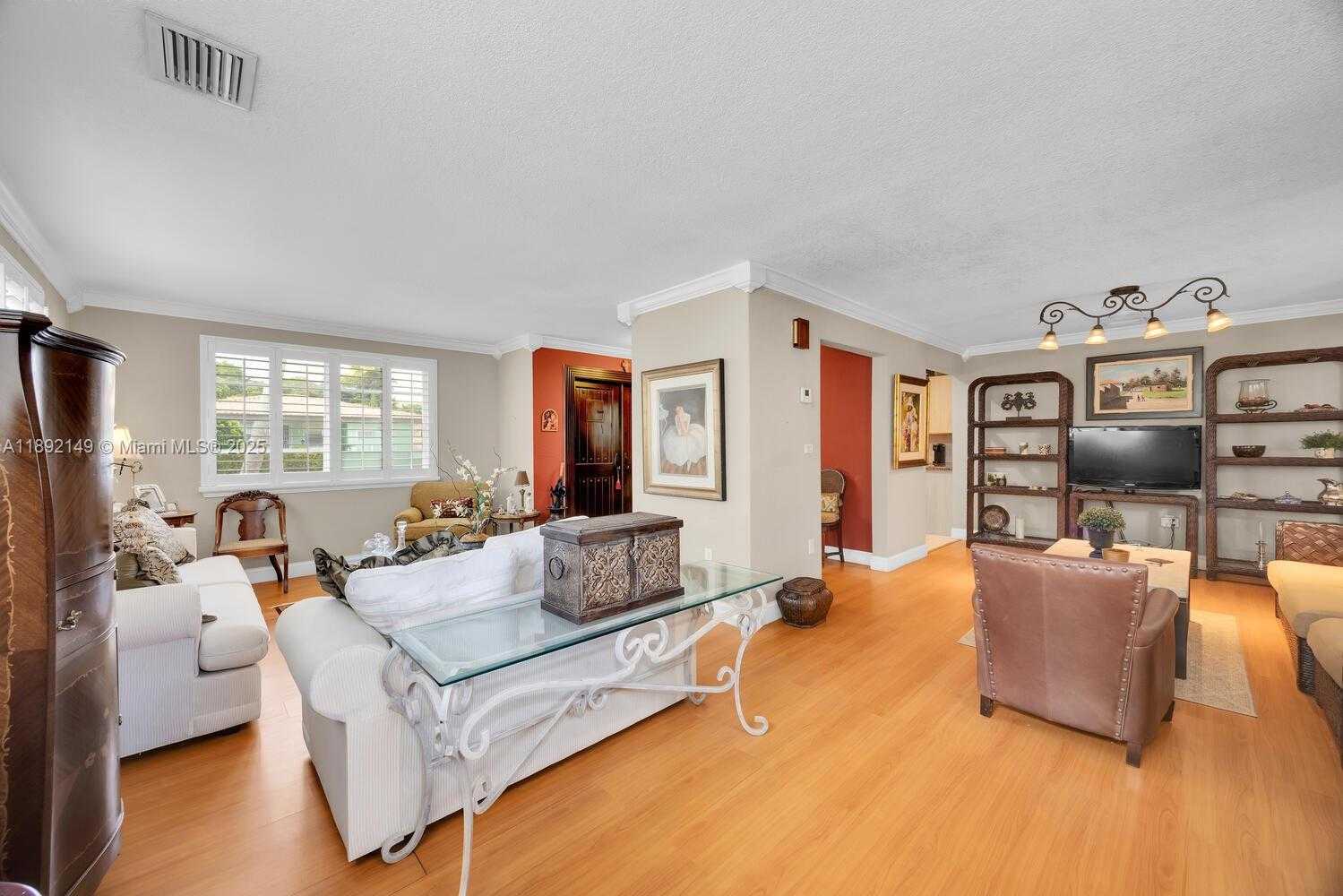 Small Image of 825 EL RADO ST, Coral Gables Number 8