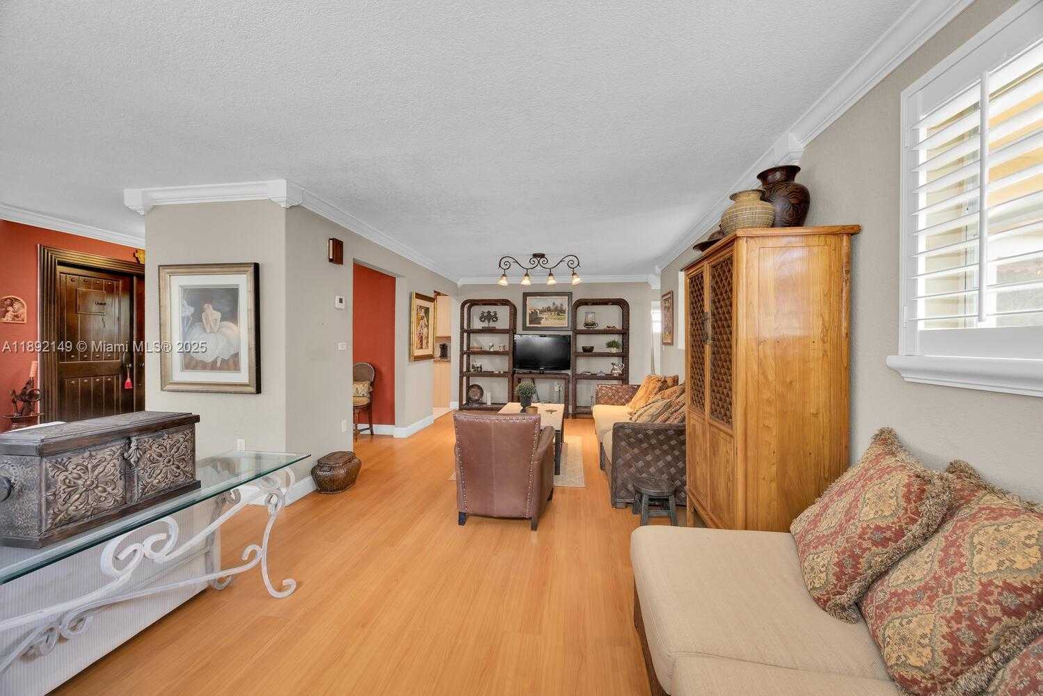 Small Image of 825 EL RADO ST, Coral Gables Number 9