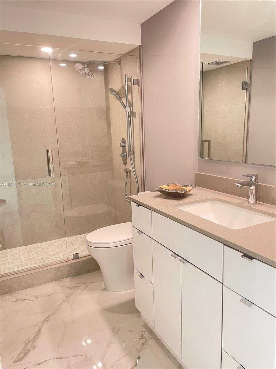 Small Image of 5005 COLLINS AVE, Miami Beach Number 4