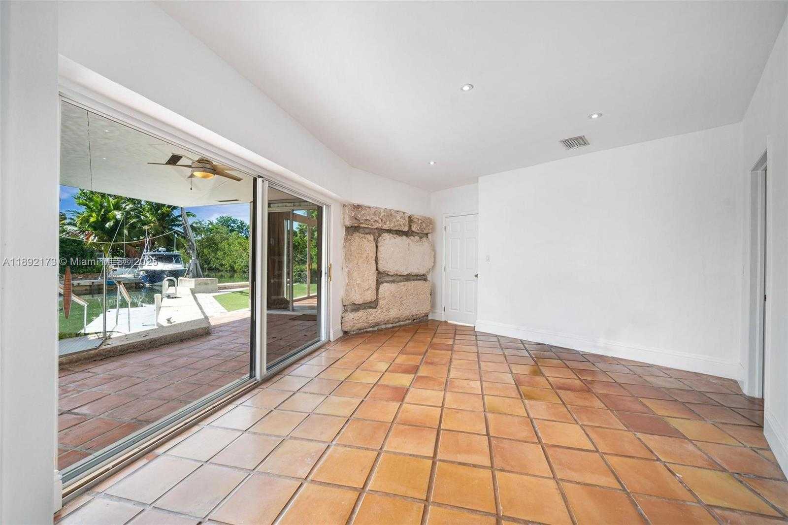 Small Image of 2120 SOUTH BAYSHORE DR, Miami Number 21