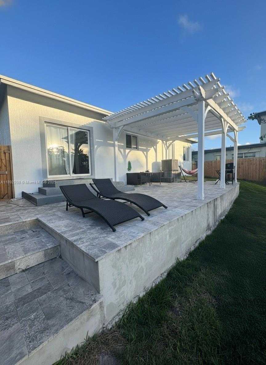 Small Image of 655 NORTH WEST 24TH AVE, Fort Lauderdale Number 4
