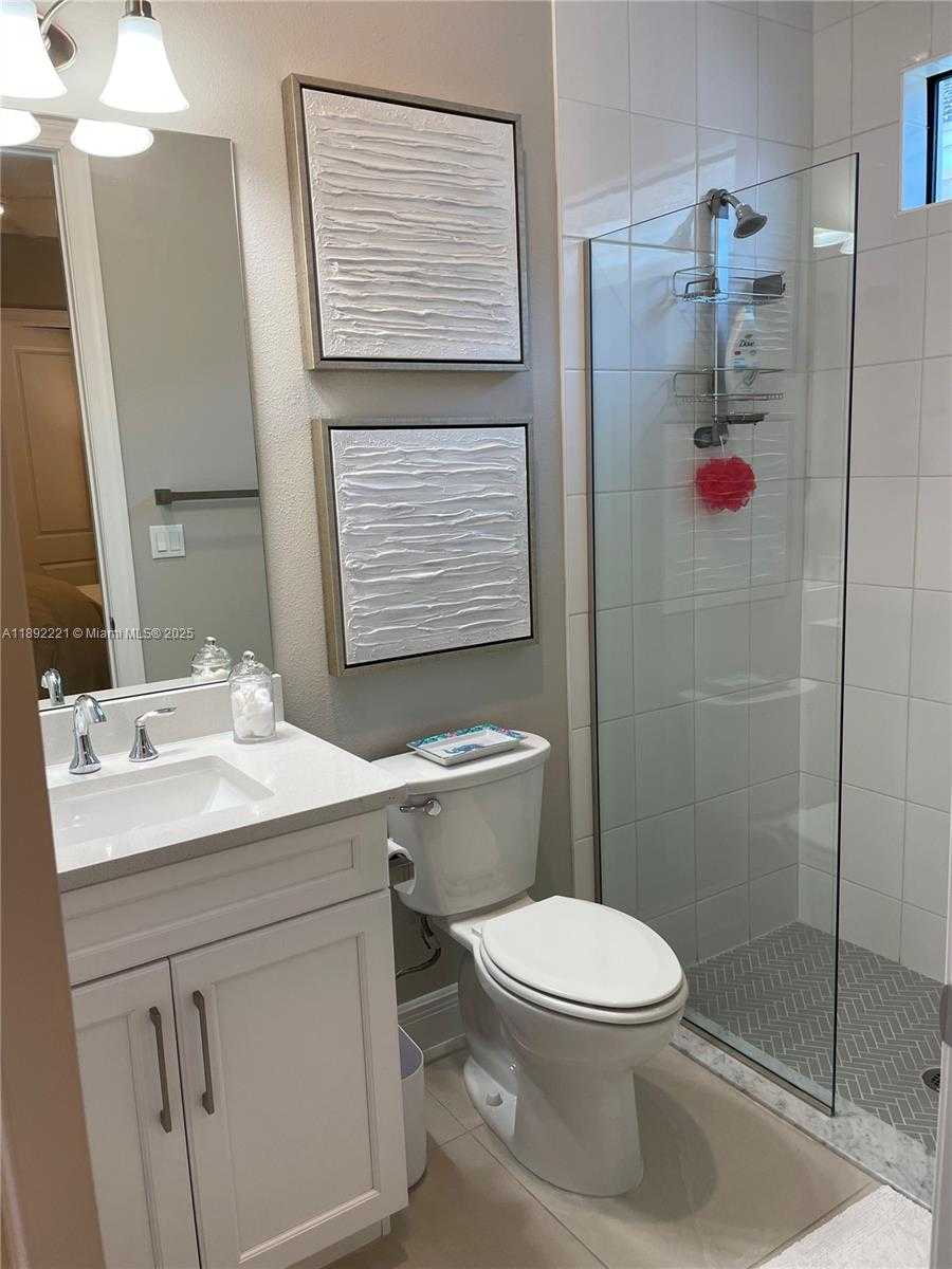 Small Image of 4960 SURFSIDE CIRCLE, Bradenton Number 10