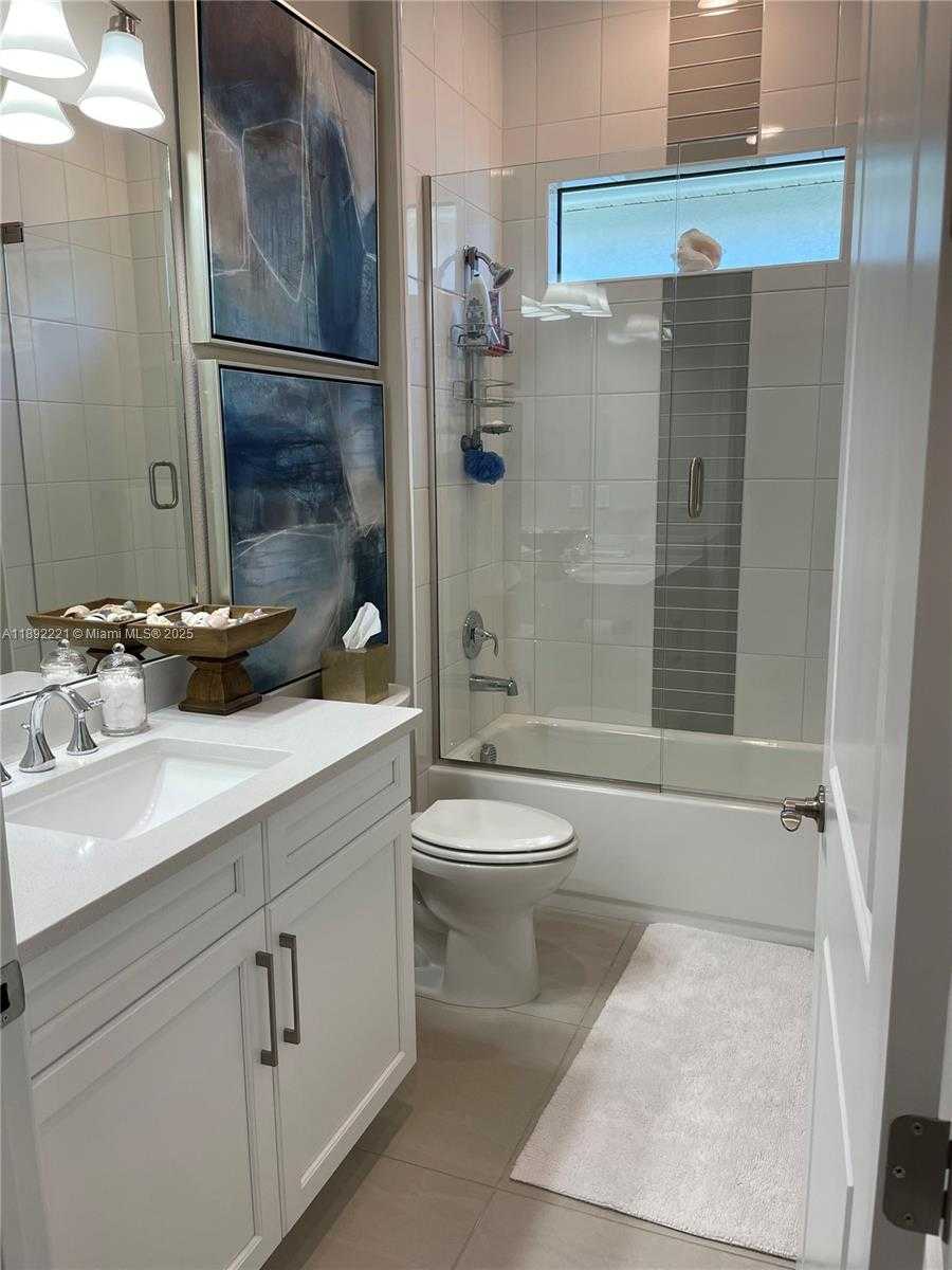 Small Image of 4960 SURFSIDE CIRCLE, Bradenton Number 12
