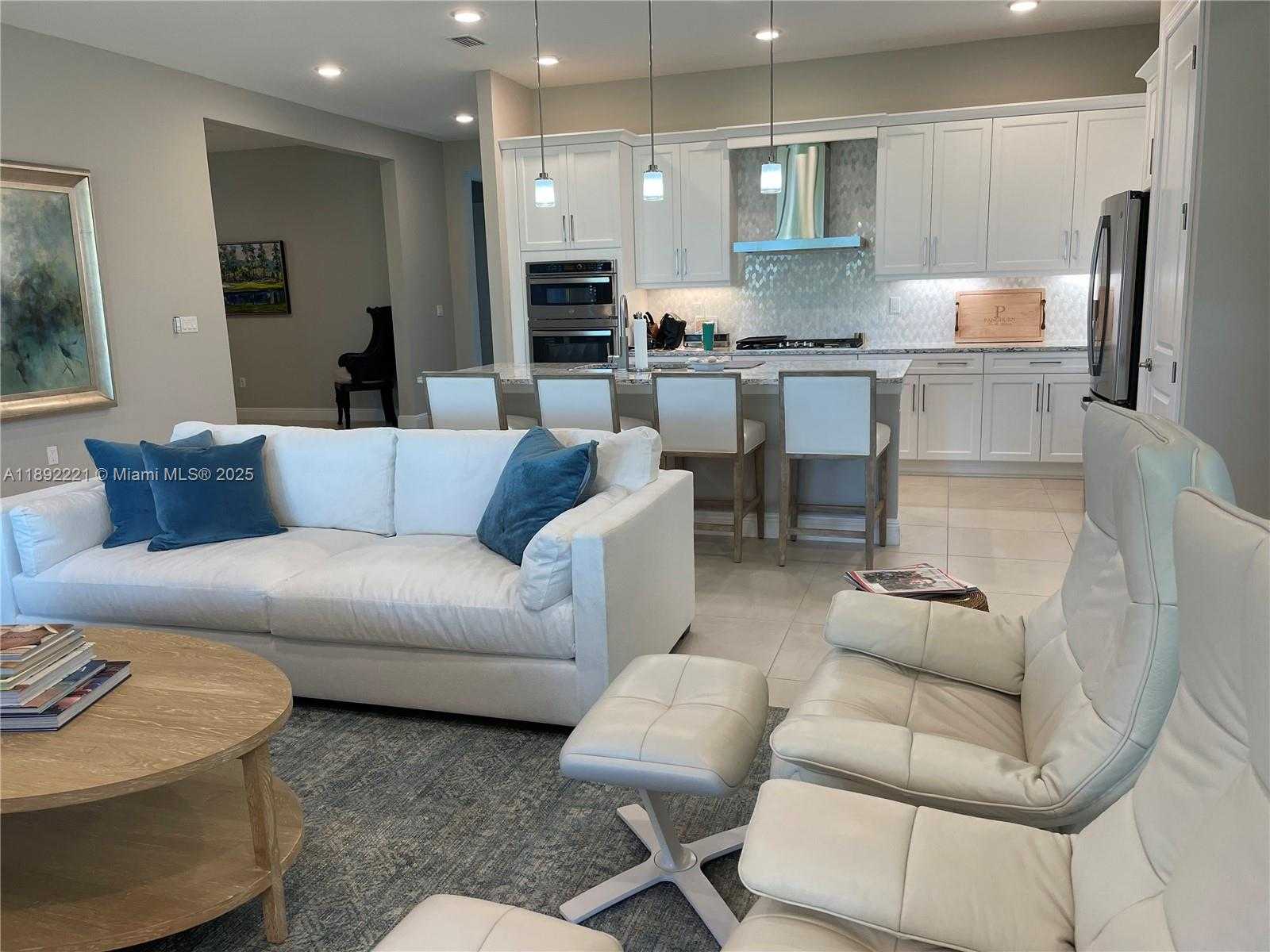 Small Image of 4960 SURFSIDE CIRCLE, Bradenton Number 3