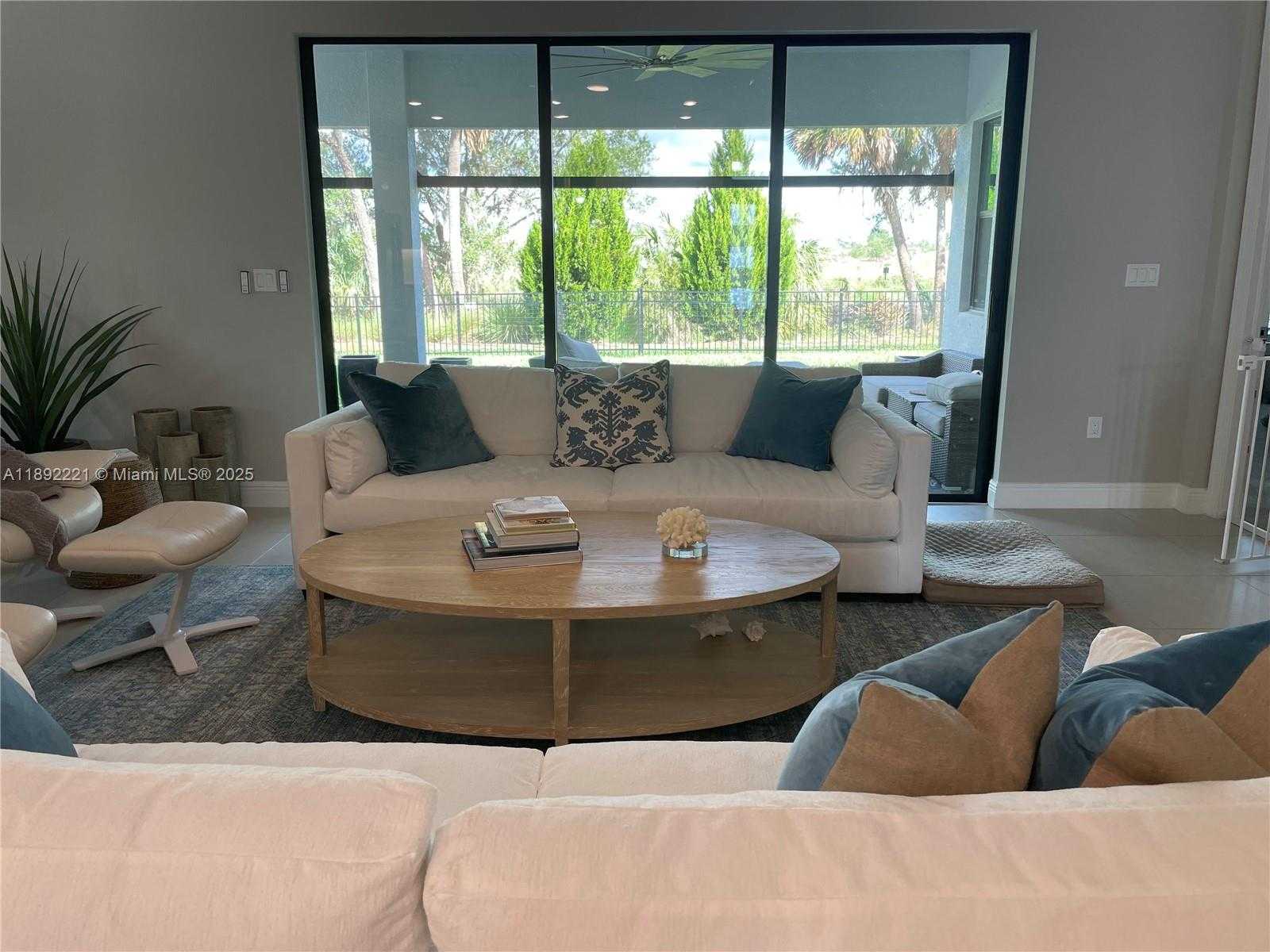 Small Image of 4960 SURFSIDE CIRCLE, Bradenton Number 4