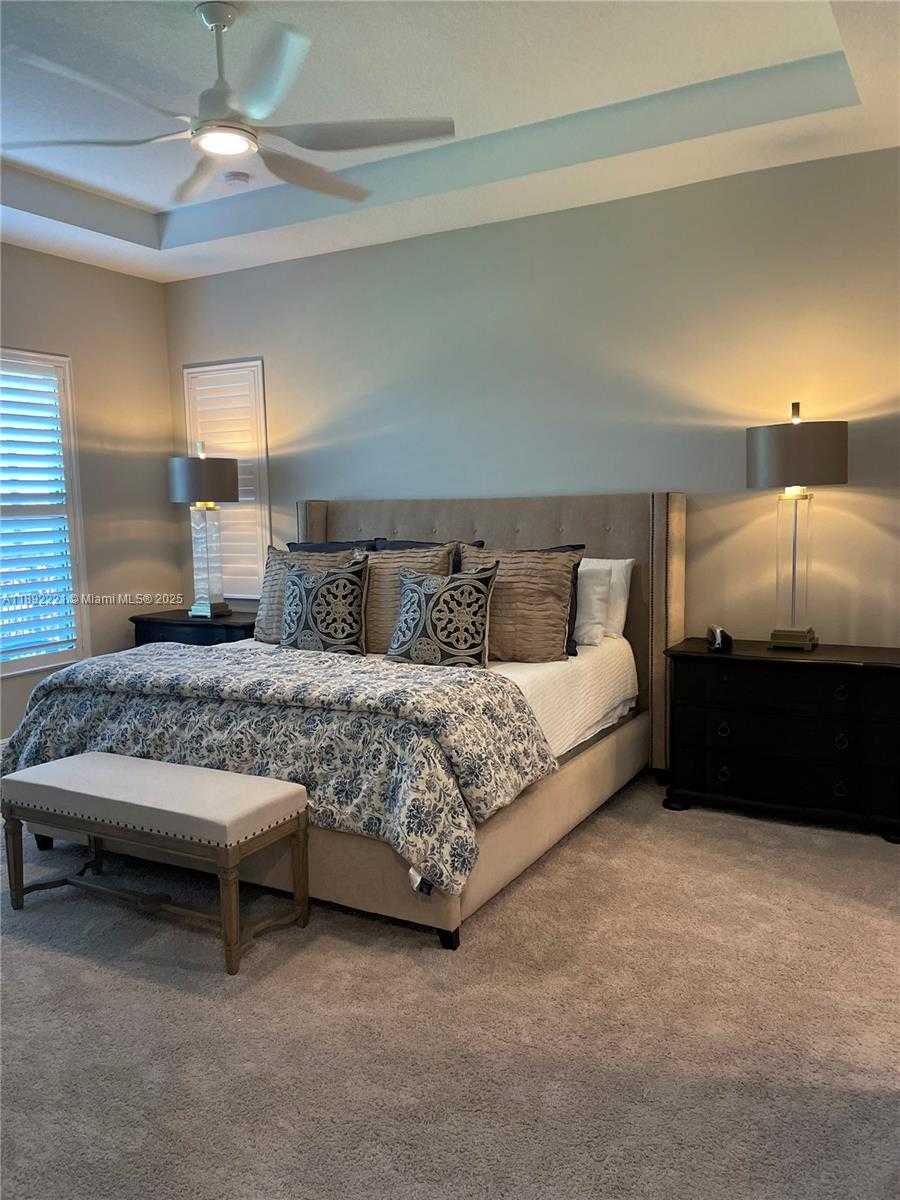 Small Image of 4960 SURFSIDE CIRCLE, Bradenton Number 6