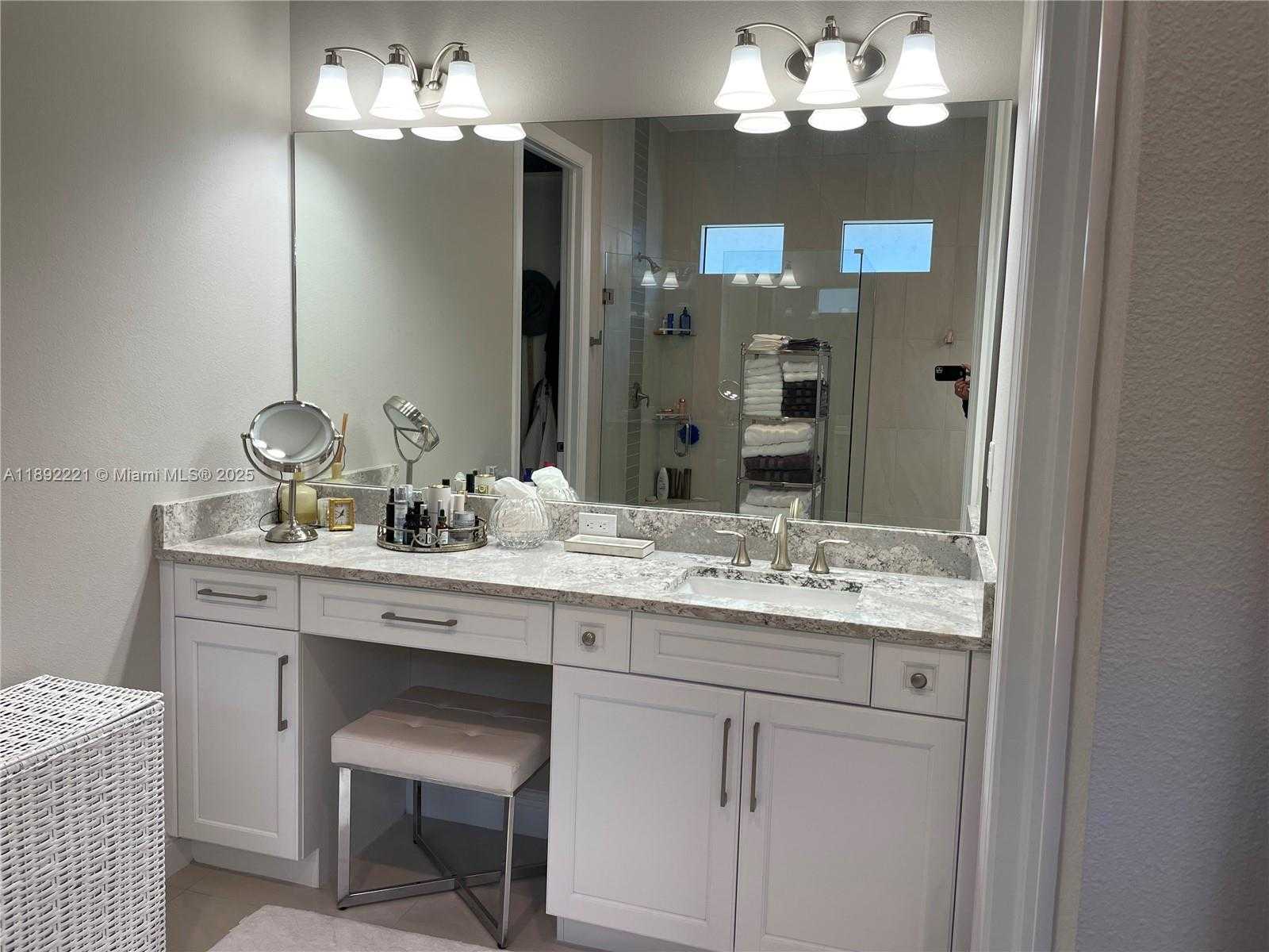 Small Image of 4960 SURFSIDE CIRCLE, Bradenton Number 7