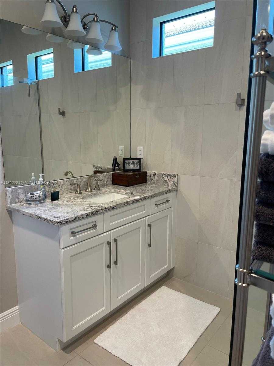 Small Image of 4960 SURFSIDE CIRCLE, Bradenton Number 8
