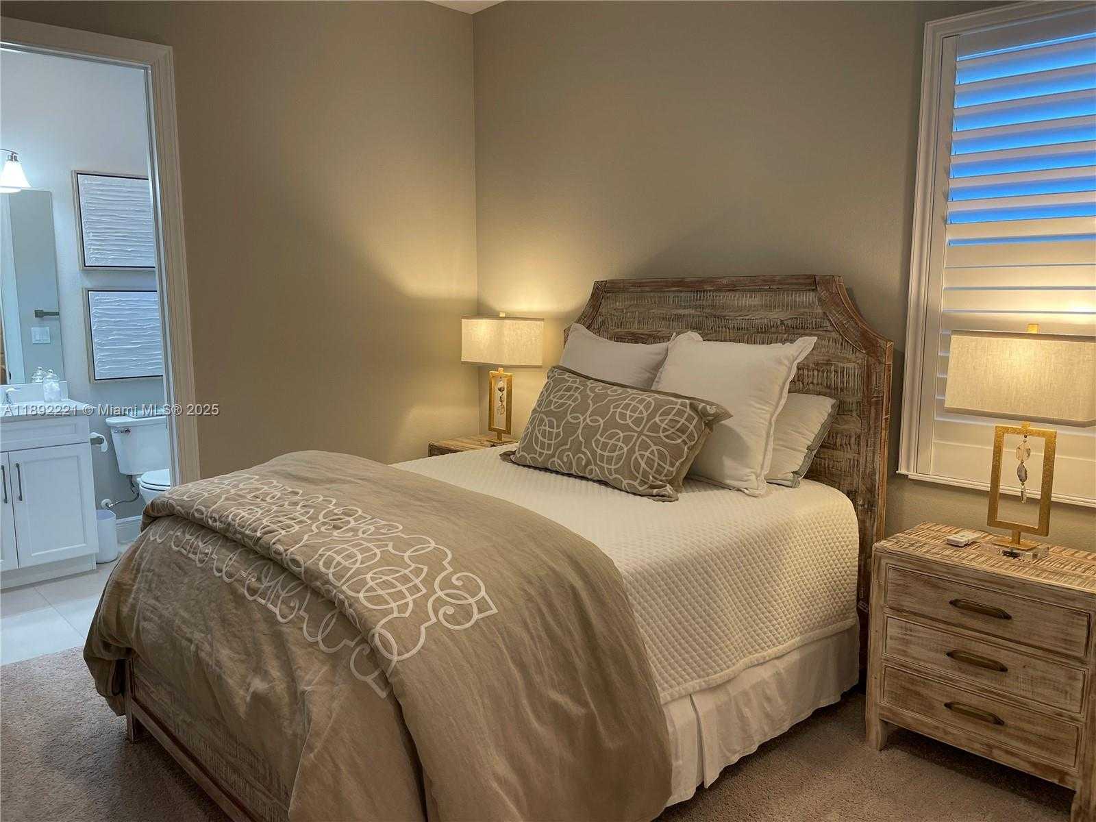 Small Image of 4960 SURFSIDE CIRCLE, Bradenton Number 9