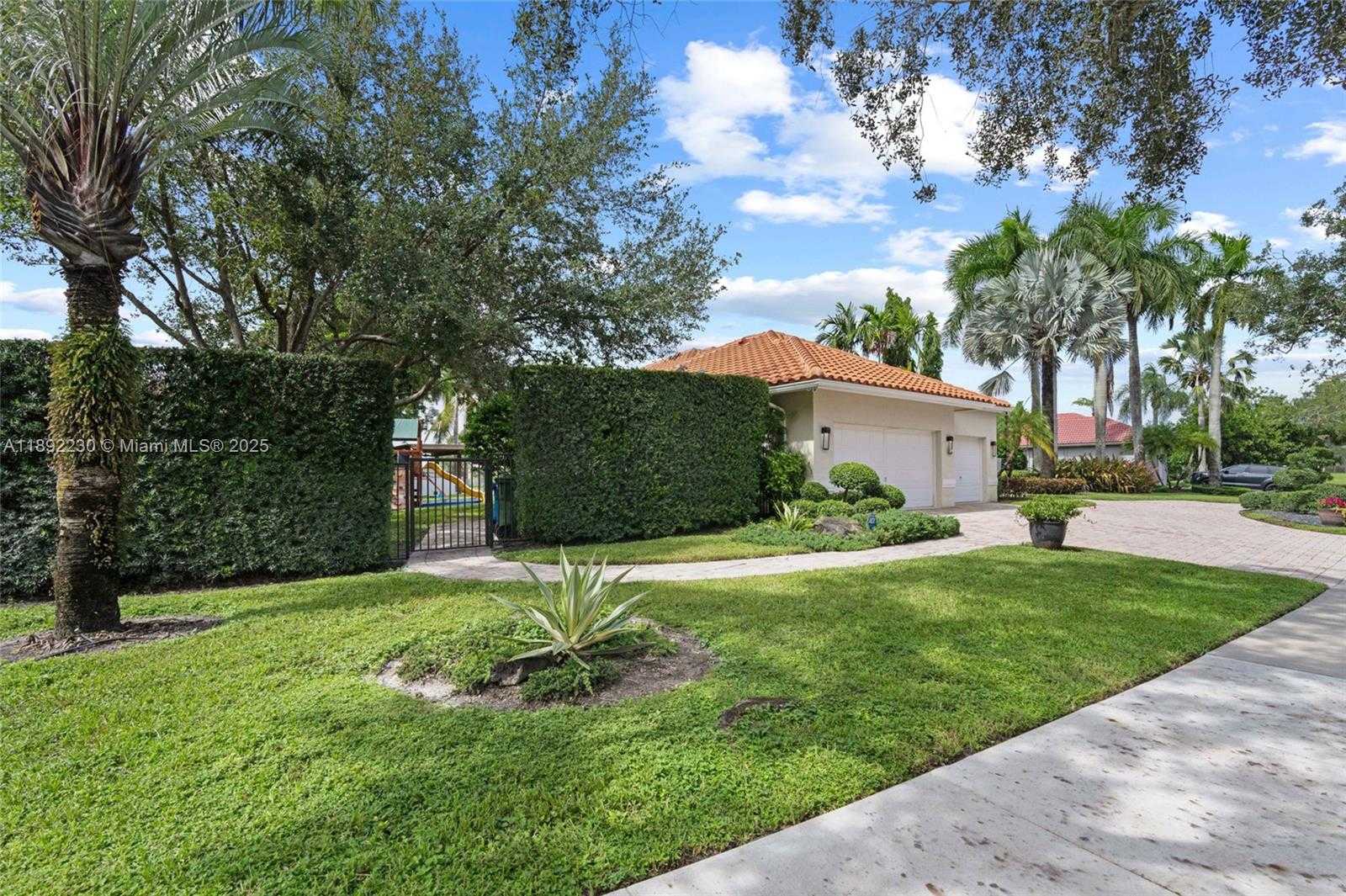 Small Image of 2984 WENTWORTH, Weston Number 13