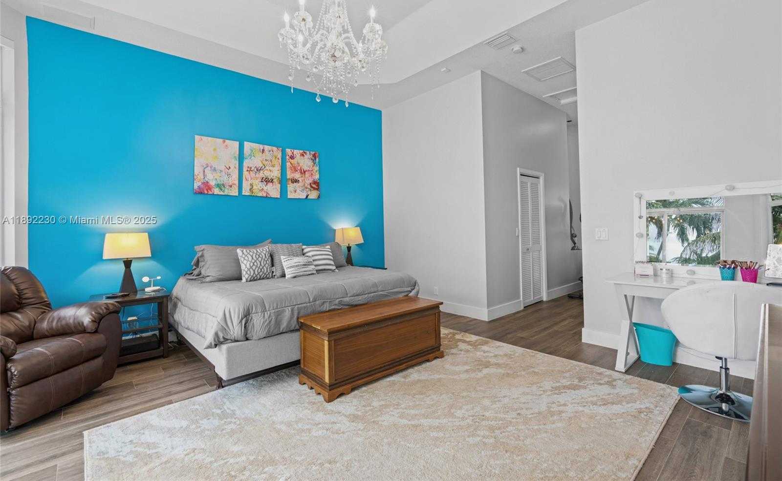 Small Image of 2984 WENTWORTH, Weston Number 31