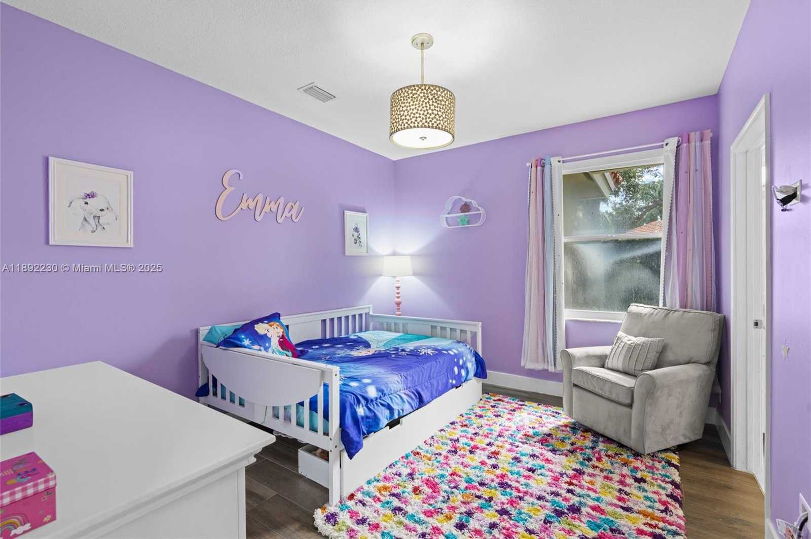 Small Image of 2984 WENTWORTH, Weston Number 35