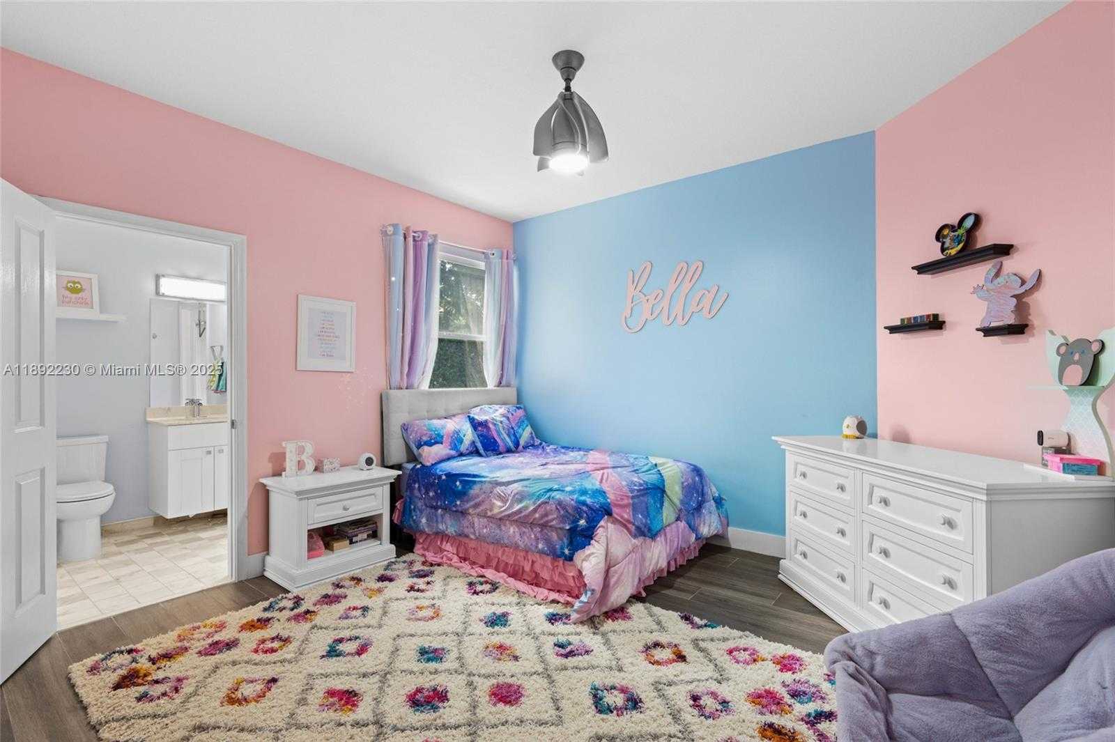 Small Image of 2984 WENTWORTH, Weston Number 38