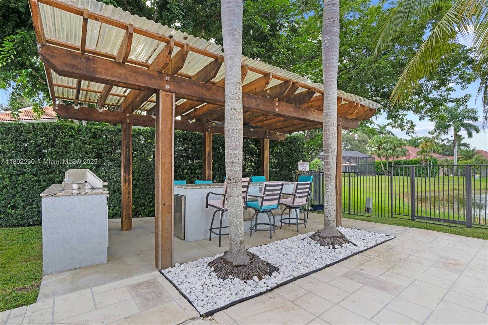 Small Image of 2984 WENTWORTH, Weston Number 42