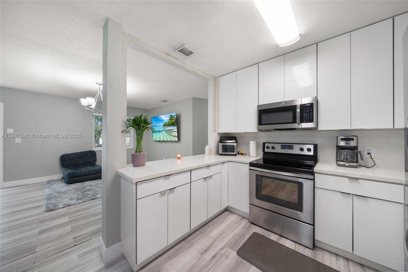 Small Image of 210 NORTH WEST 126TH ST, North Miami Number 10