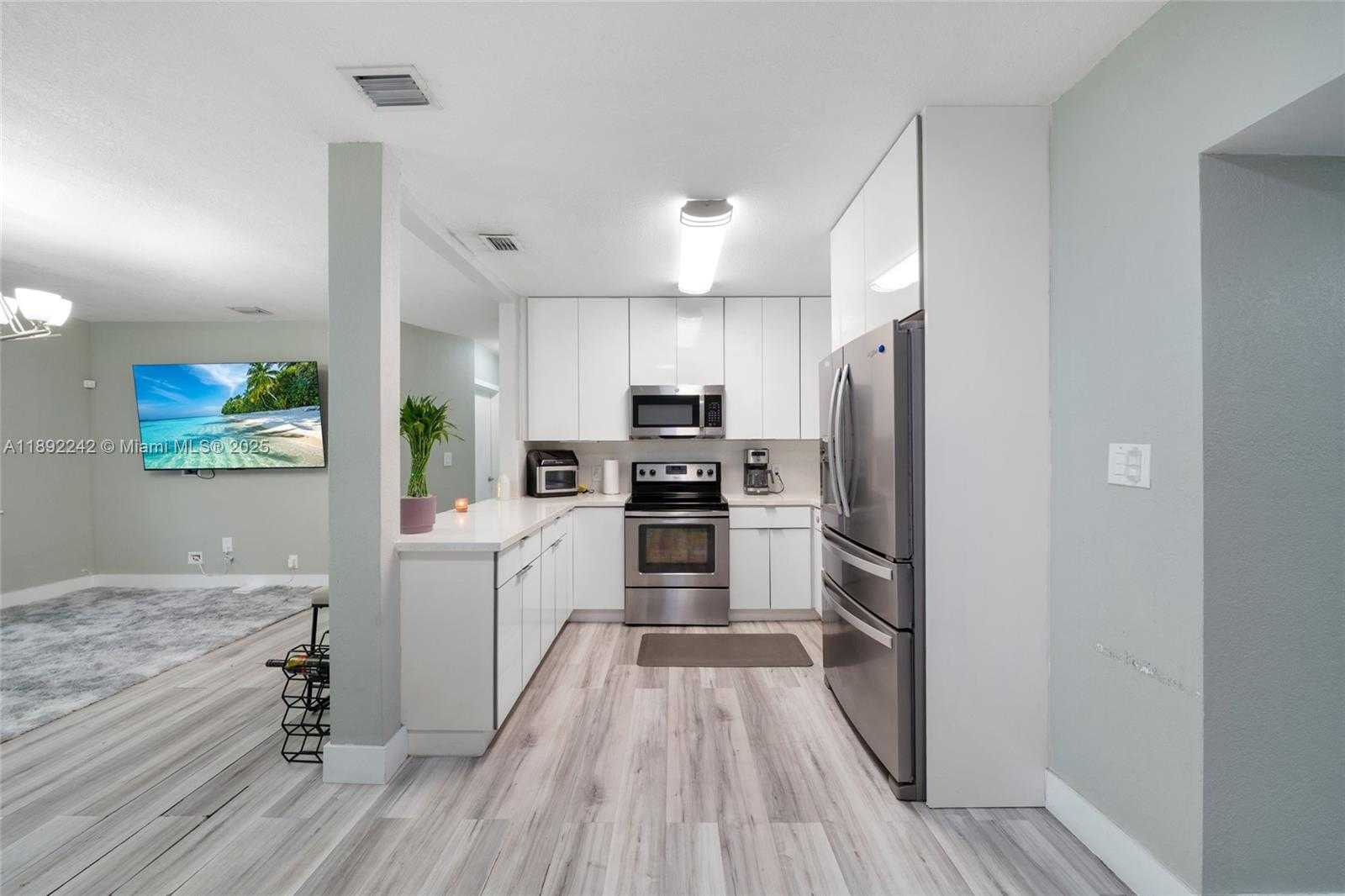 Small Image of 210 NORTH WEST 126TH ST, North Miami Number 9